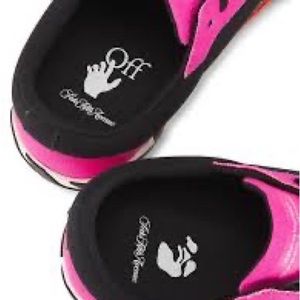 Off White Low Vulcanized Canvas Black Fuchsia